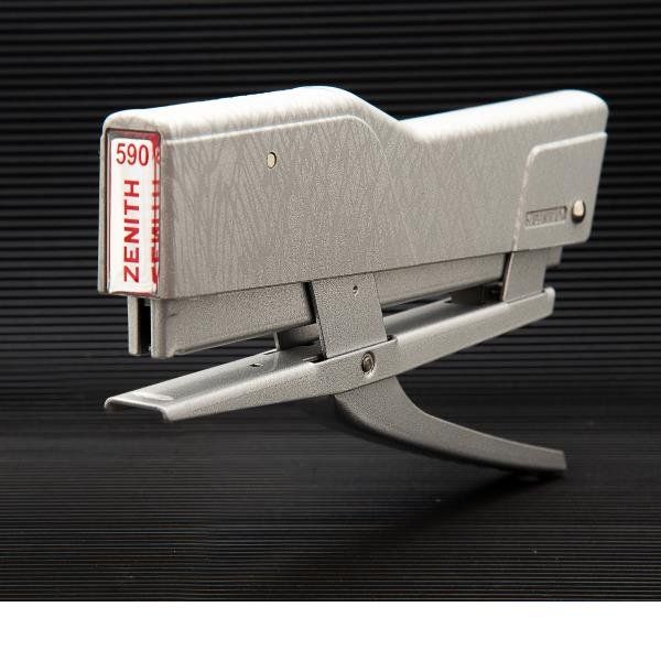 ZENITH 590 TECH CUCITRICE A PINZA CAPACITA' DI CUCITURA 15 FOGLI PUNTI SERIE 6/…