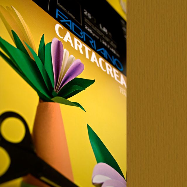 Cartoncino CartaCrea - 35 x 50 cm - 220 gr - marrone 106 - Fabriano - blister 1…